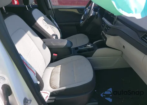 2024 Ford Escape Active z USA, uszkodzony, nr VIN 1FMCU0GN8RUA82631